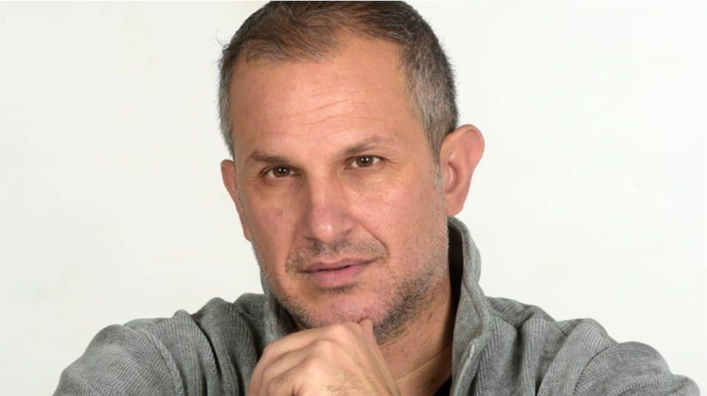 Ο Πέτρος Πέτρου εξομολογείται για πρώτη φορά: «Γεννήθηκα με όραση μόνο στο ένα μάτι» [βίντεο]